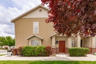 Building Photo - Beautiful Townhouse in Great Location!