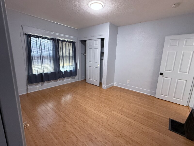 Building Photo - 4630 Melrose Ave