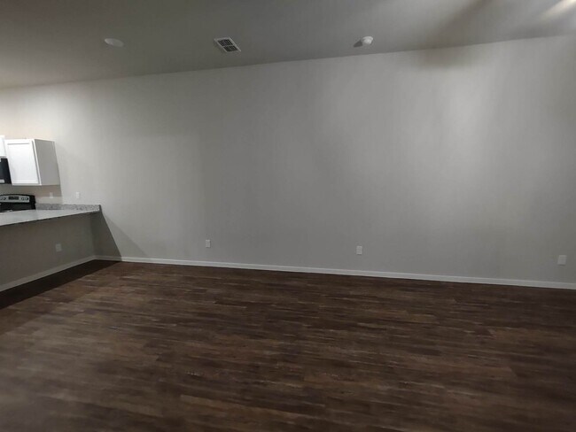 Building Photo - 2121 N Jayton Ave