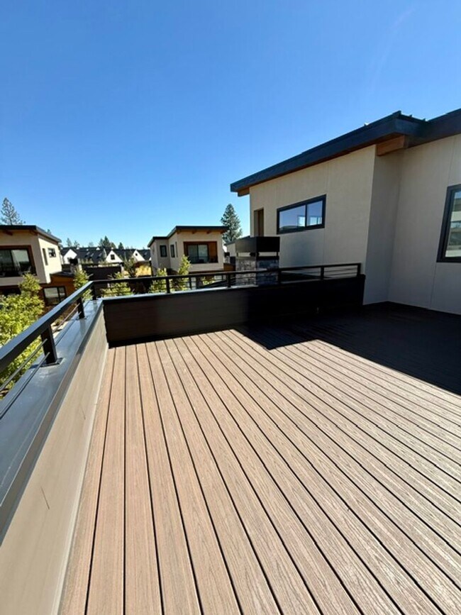 Building Photo - 3336 NW Celilo Ln