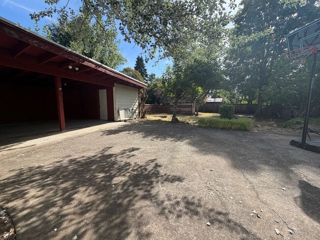 Building Photo - 1324 SW Levens St