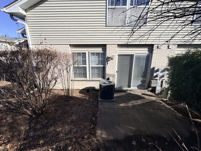 Building Photo - 647 Beaver Ct