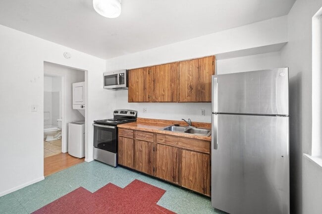 Building Photo - Great 2/1 Townhome WITH YARD in Pueblo West