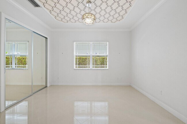 Building Photo - 9980 Edgewater Ct
