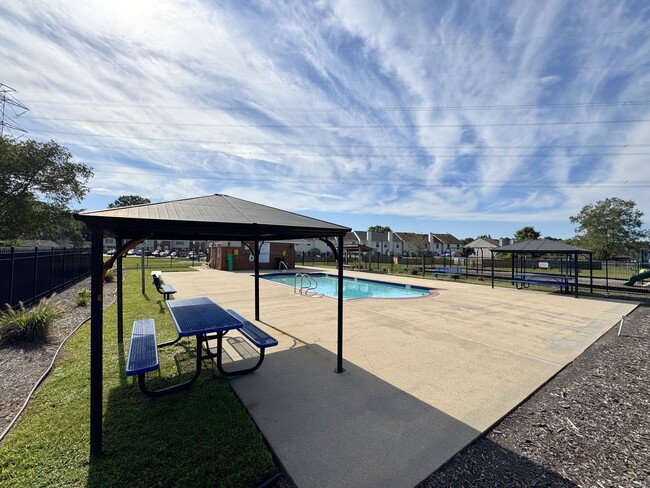 Building Photo - Glenleigh 1st-time Rental! Pet-Friendly, End-Unit Townhome, Cul-De-Sac with HUGE fenced backyard!