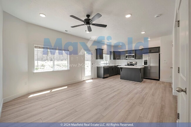 Building Photo - Beautiful Interior Townhouse - 3BD 3BA 2GA