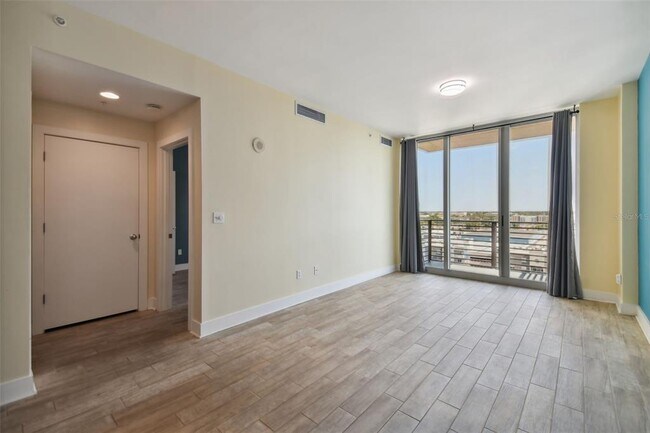 Building Photo - 1208 E Kennedy Blvd