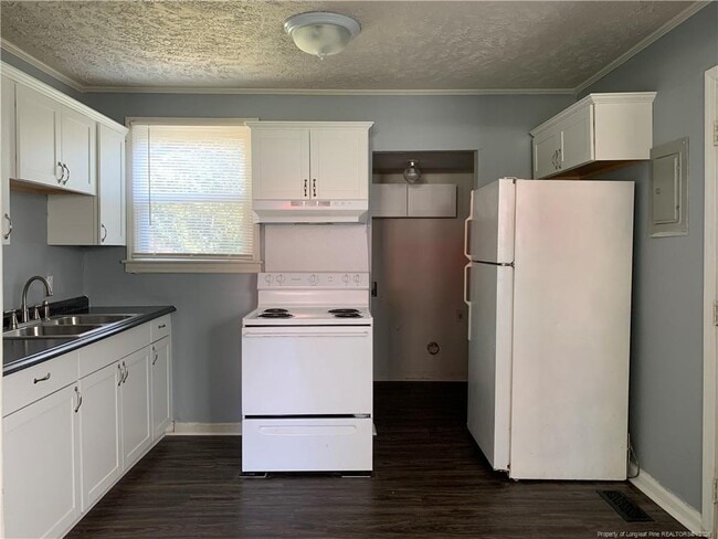 Building Photo - 602 Forest St