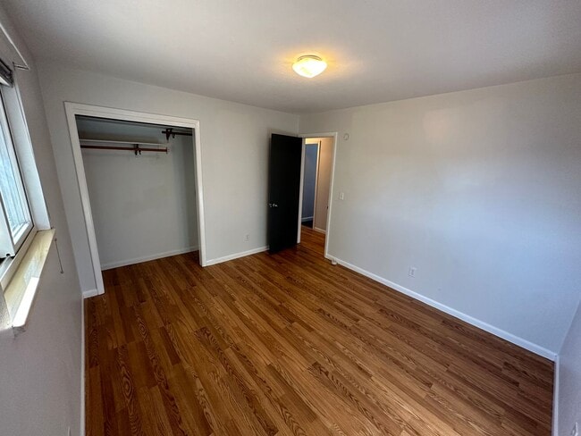 Building Photo - South Boulder Gem: 3 Bed, 2 Bath with Stunning Flatiron Views & Hardwood Flooring throughout!