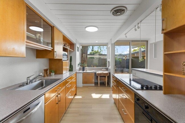 Building Photo - 729 Stendhal Ln