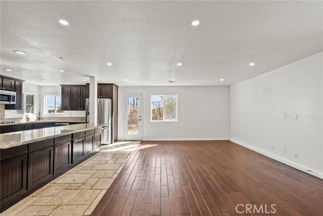 Building Photo - 1138 Lakeview Dr