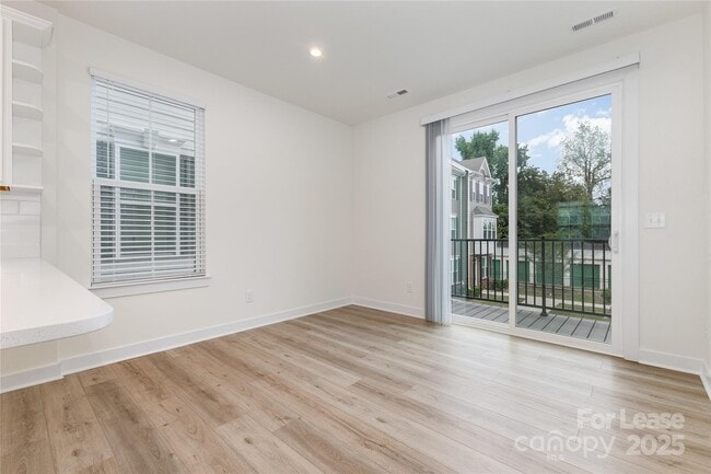 Building Photo - 6122 Cleburne Ct