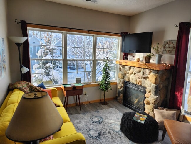 Building Photo - 1309 8th St SE