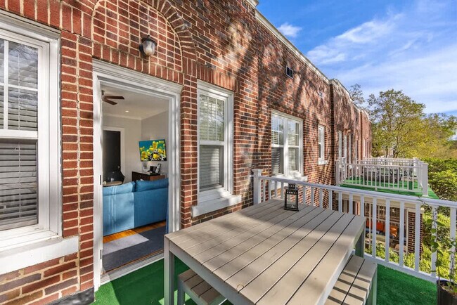 Building Photo - 800 Magnolia Ave