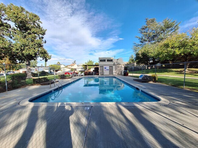 Building Photo - Beautiful 2bd Single Story House With Gate...