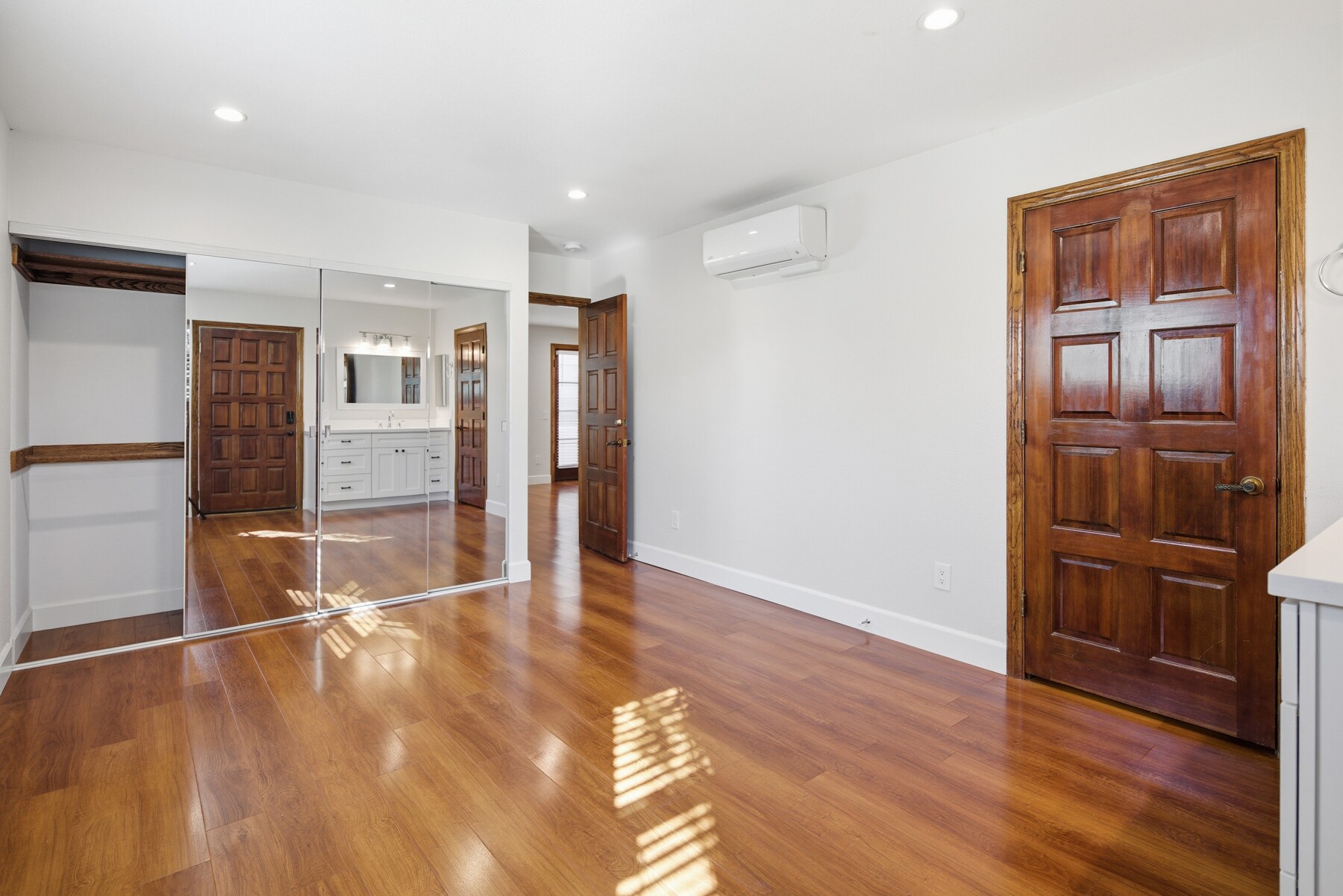 Bedroom suite #1 with large mirror closet and seperate built in shelving - 369 Palm Ave