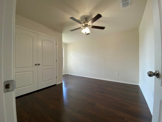 Building Photo - 139 Niagara Dr.