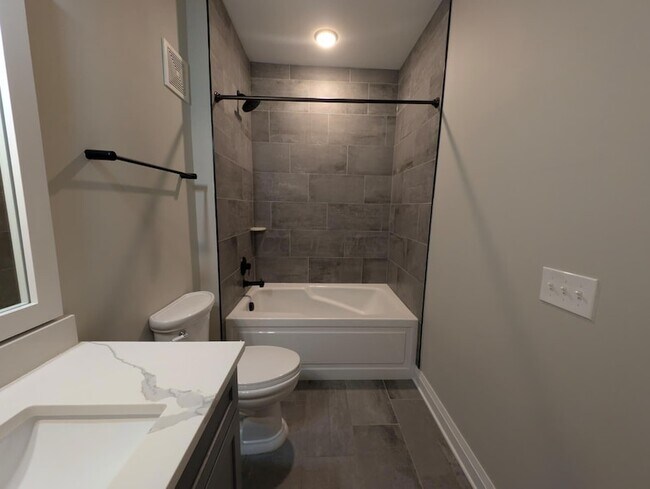 Building Photo - 751 N 6th St