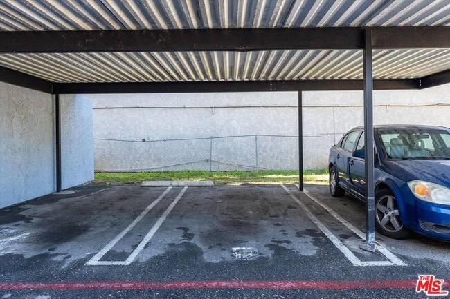 Building Photo - 331 E Washington Ave