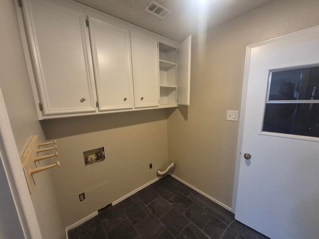 Building Photo - 3211 94th St