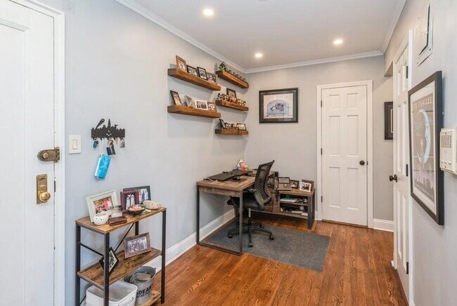 Building Photo - Comfortable and Spacious Rental Opportunity