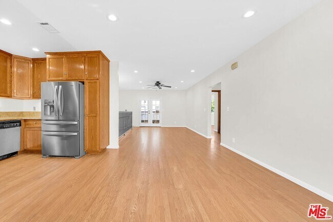 Building Photo - 743 N Las Palmas Ave