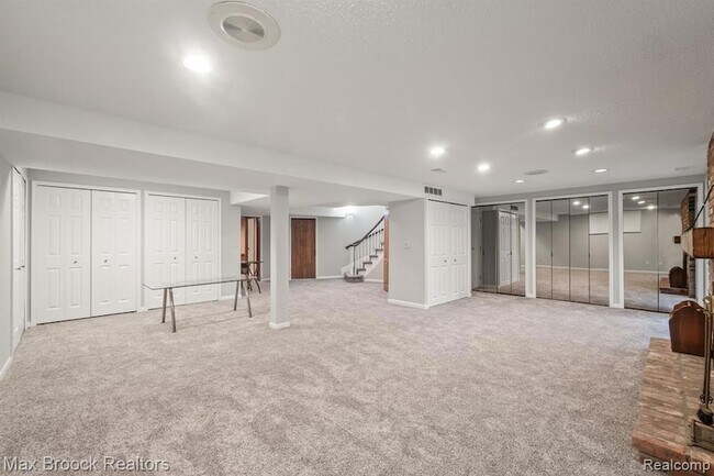 Building Photo - 1109 Ivyglen Cir