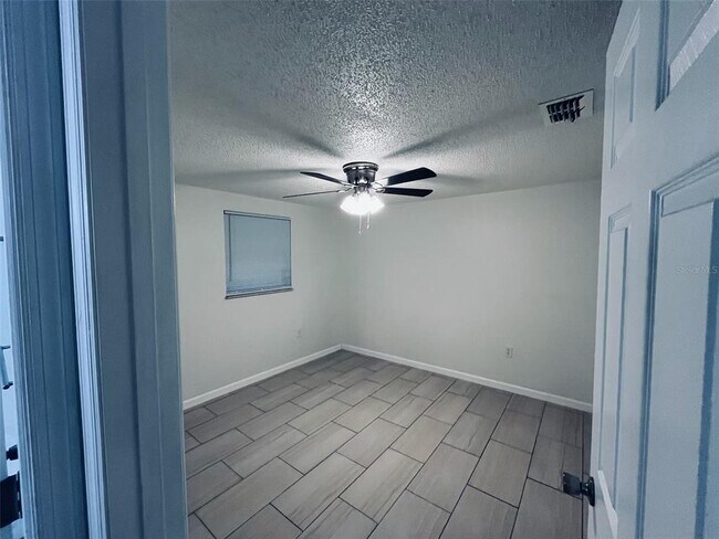 Building Photo - 5323 Satsuma Dr