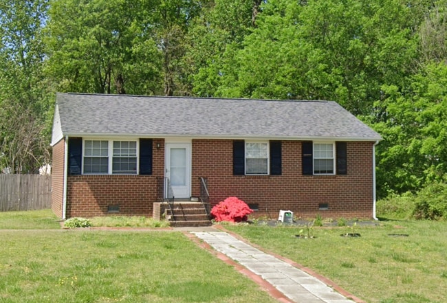 Primary Photo - 3900 Lamplighter Dr