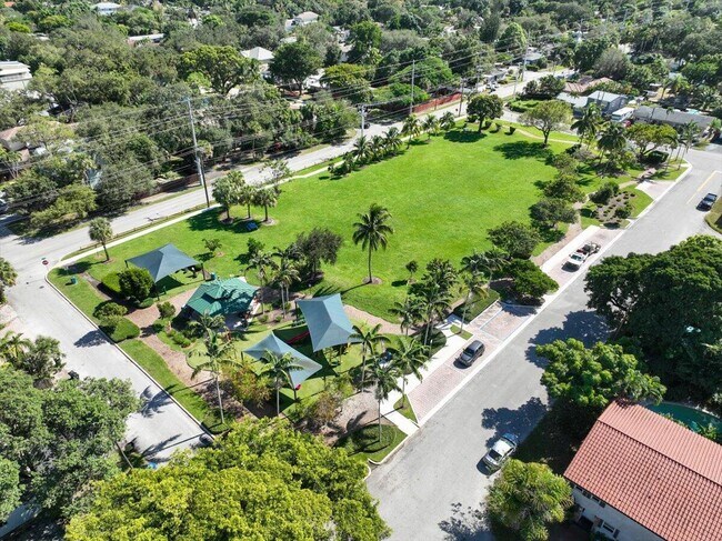 Building Photo - 913 Orange Isle