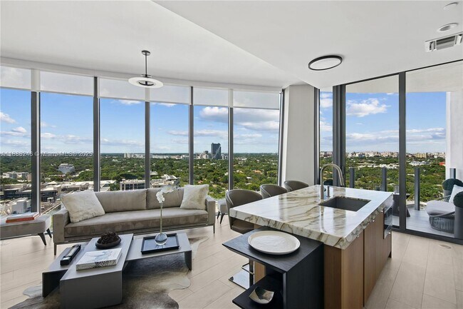 Building Photo - 2831 S Bayshore Dr