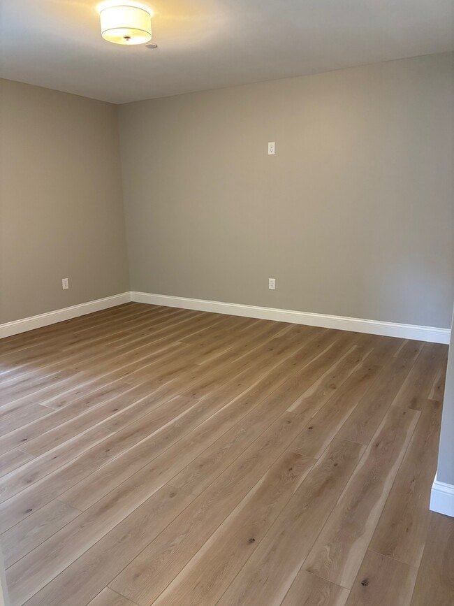 second floor bedroom - 102 Sycamore Ln