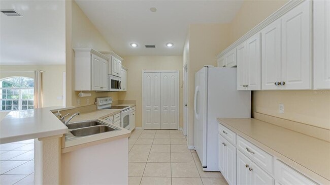 Building Photo - 7146 Sablon Rd