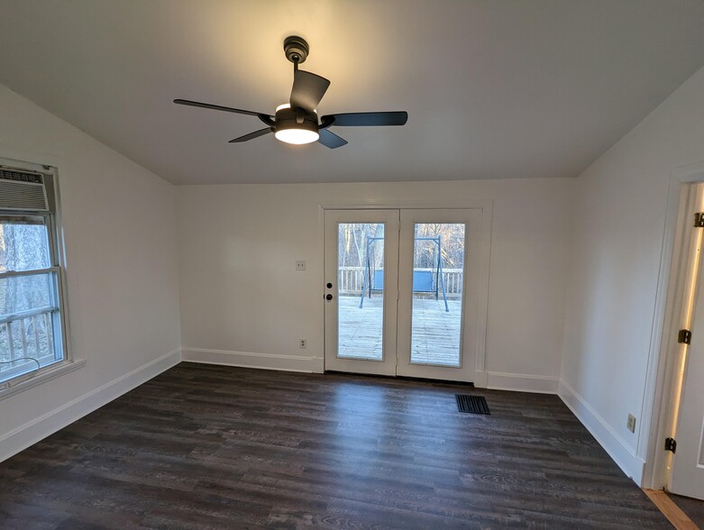 Living room - 4828 Doberrer Ave