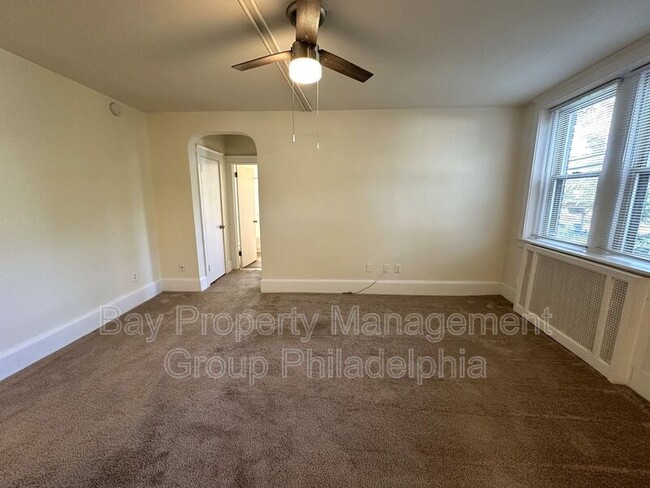 Building Photo - 2809 W Queen Ln