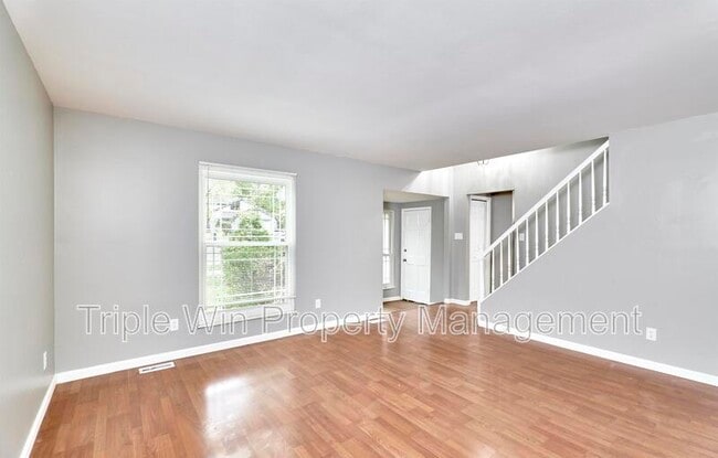 Building Photo - 1661 Rishon Hill Dr