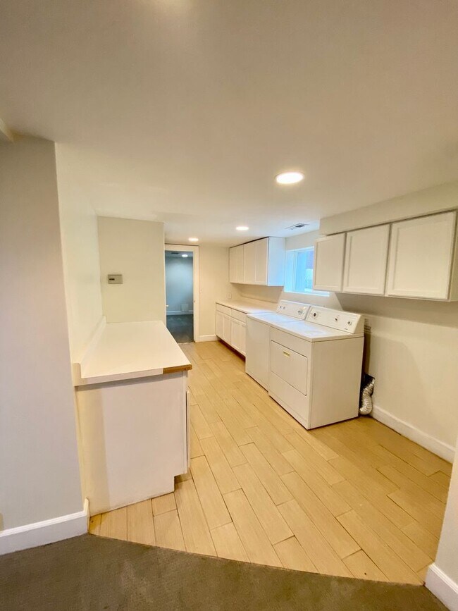 Building Photo - Beautiful 4-Bedroom House