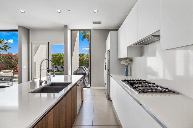 Building Photo - 57572 Salida del Sol