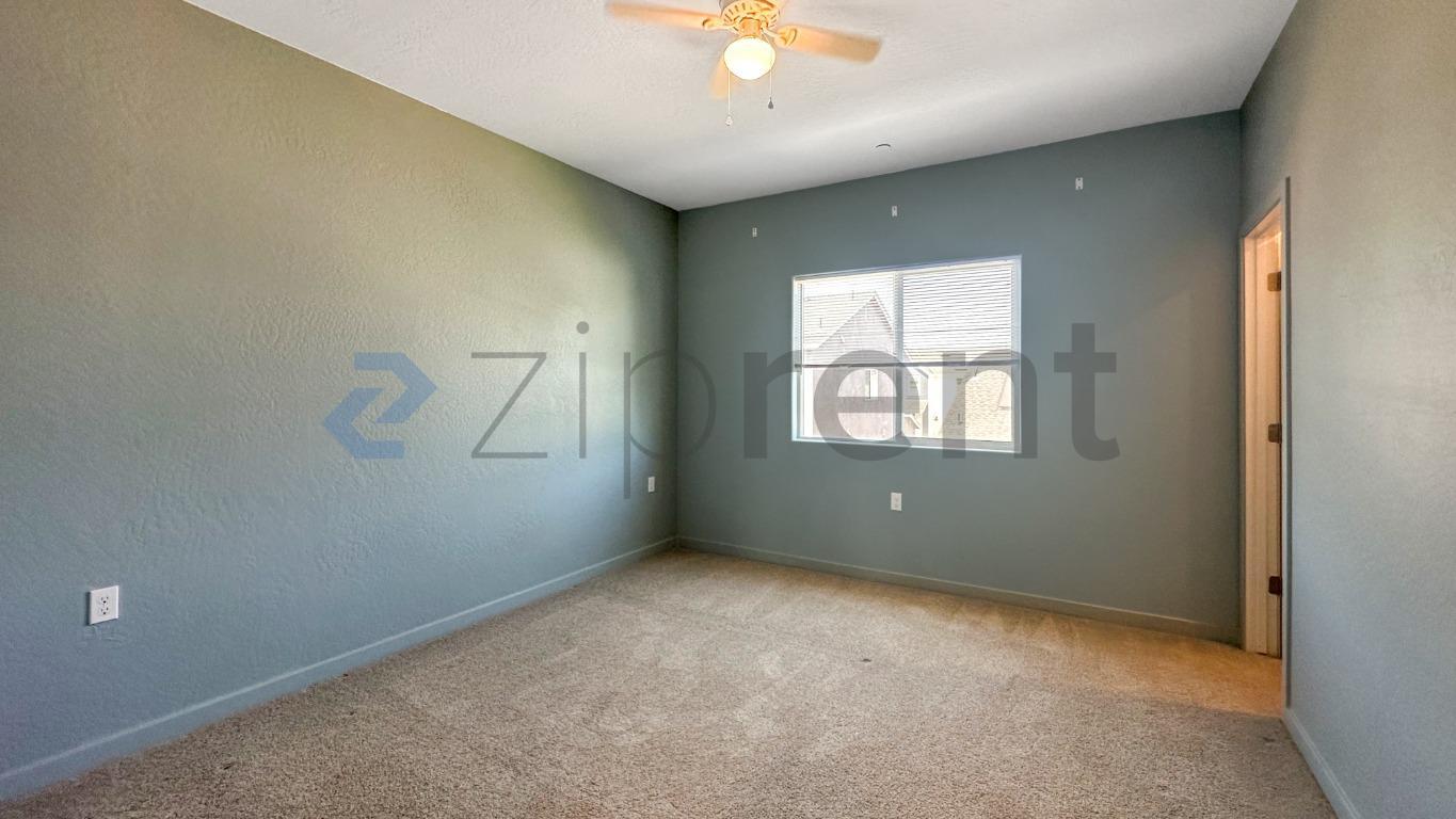Building Photo - Unit