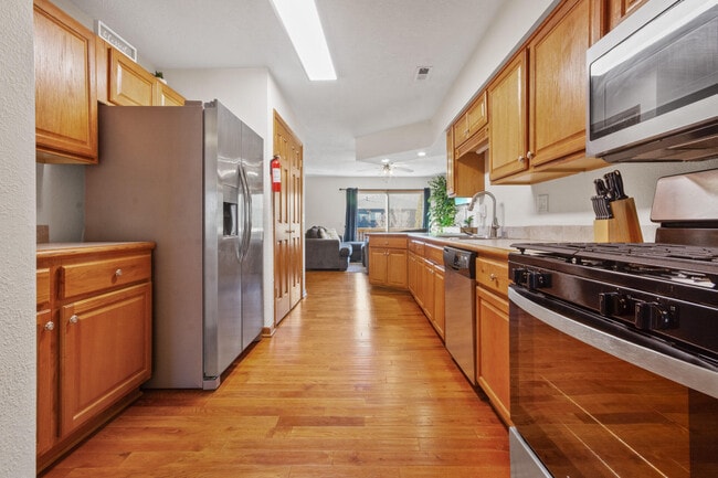 Building Photo - 204 Elmhurst Ct