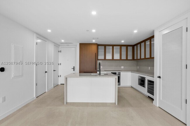 Building Photo - 2200 Brickell Ave