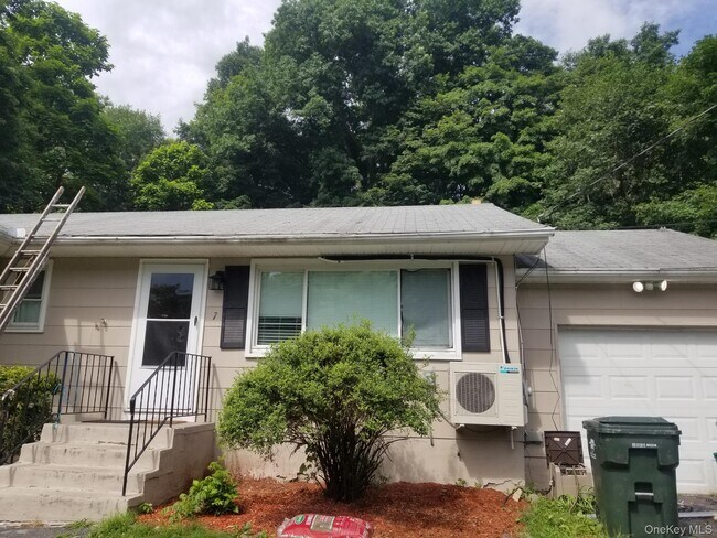 Building Photo - 7 Merriewold Ln S