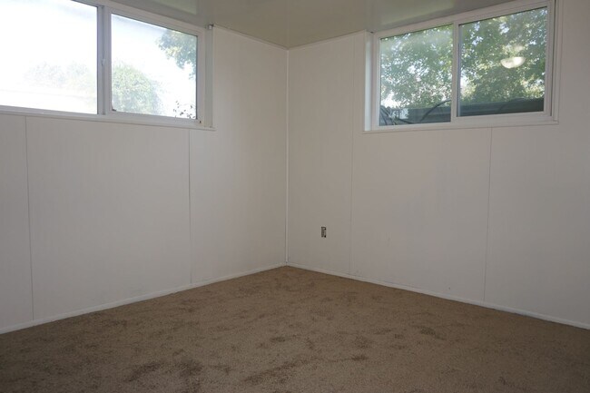 Building Photo - Murray 5 Bedroom Rambler Home