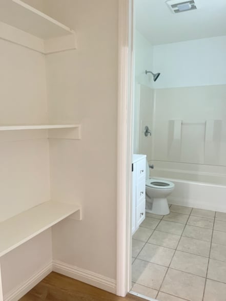 Building Photo - 3934 2nd Ave