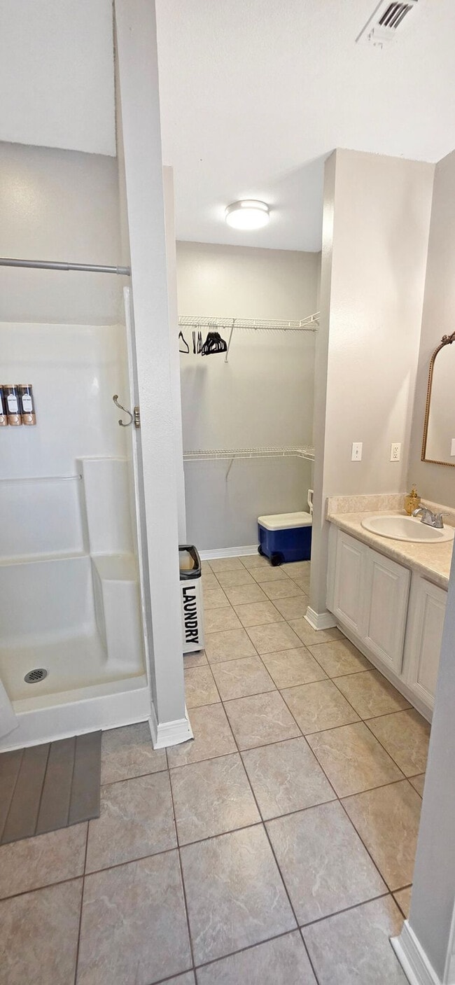 Building Photo - 1805 Irish Hill Dr