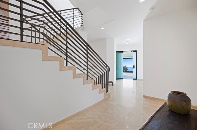 Building Photo - 648 Mystic View