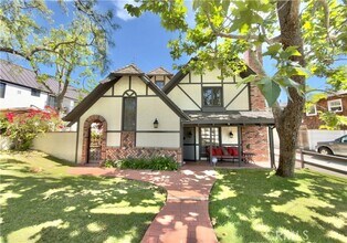 Building Photo - 327 Aster St