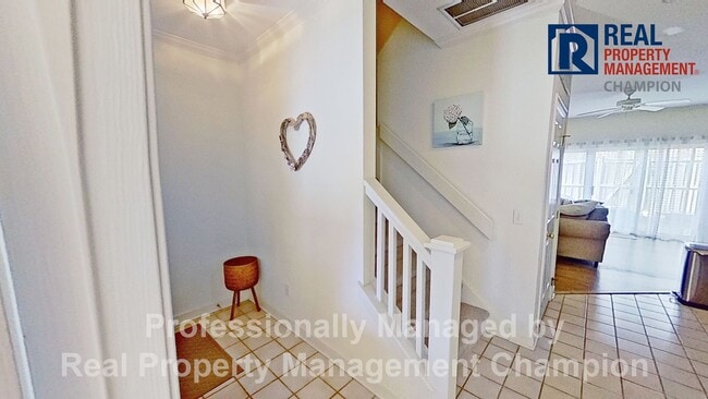 Building Photo - Adorable 2 BD Townhome with Private Patio