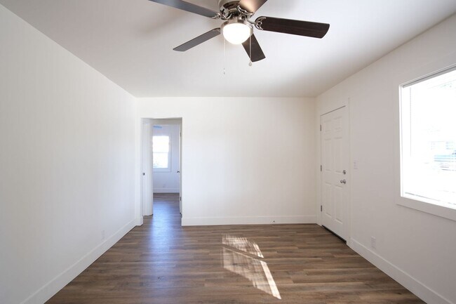 Building Photo - 3 Bedroom 1 Bath -COMING SOON