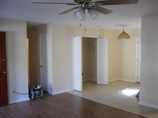 Building Photo - 133 Bordeaux Ln